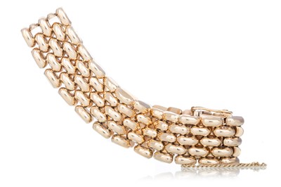 Lot 738 - GOLD BRACELET