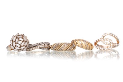 Lot 775 - FIVE GEM SET RINGS