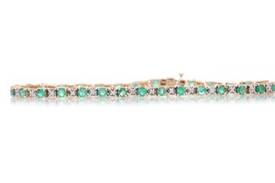 Lot 865 - EMERALD AND DIAMOND BRACELET
