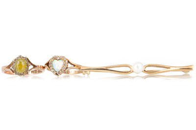 Lot 800 - OPAL RING