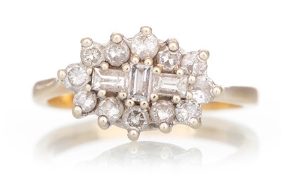 Lot 831 - DIAMOND CLUSTER RING