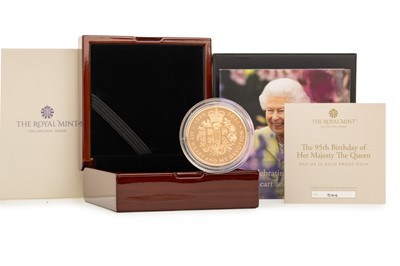 Lot 24 - ELIZABETH II ROYAL MINT COMMEMORATIVE GOLD PROOF CROWN