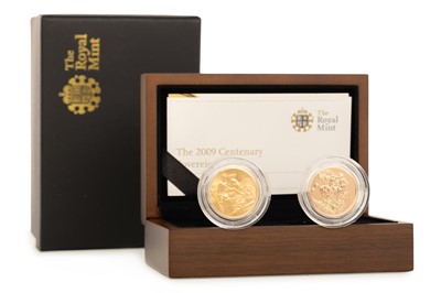 Lot 30 - ROYAL MINT CENTENARY SOVEREIGN PAIR