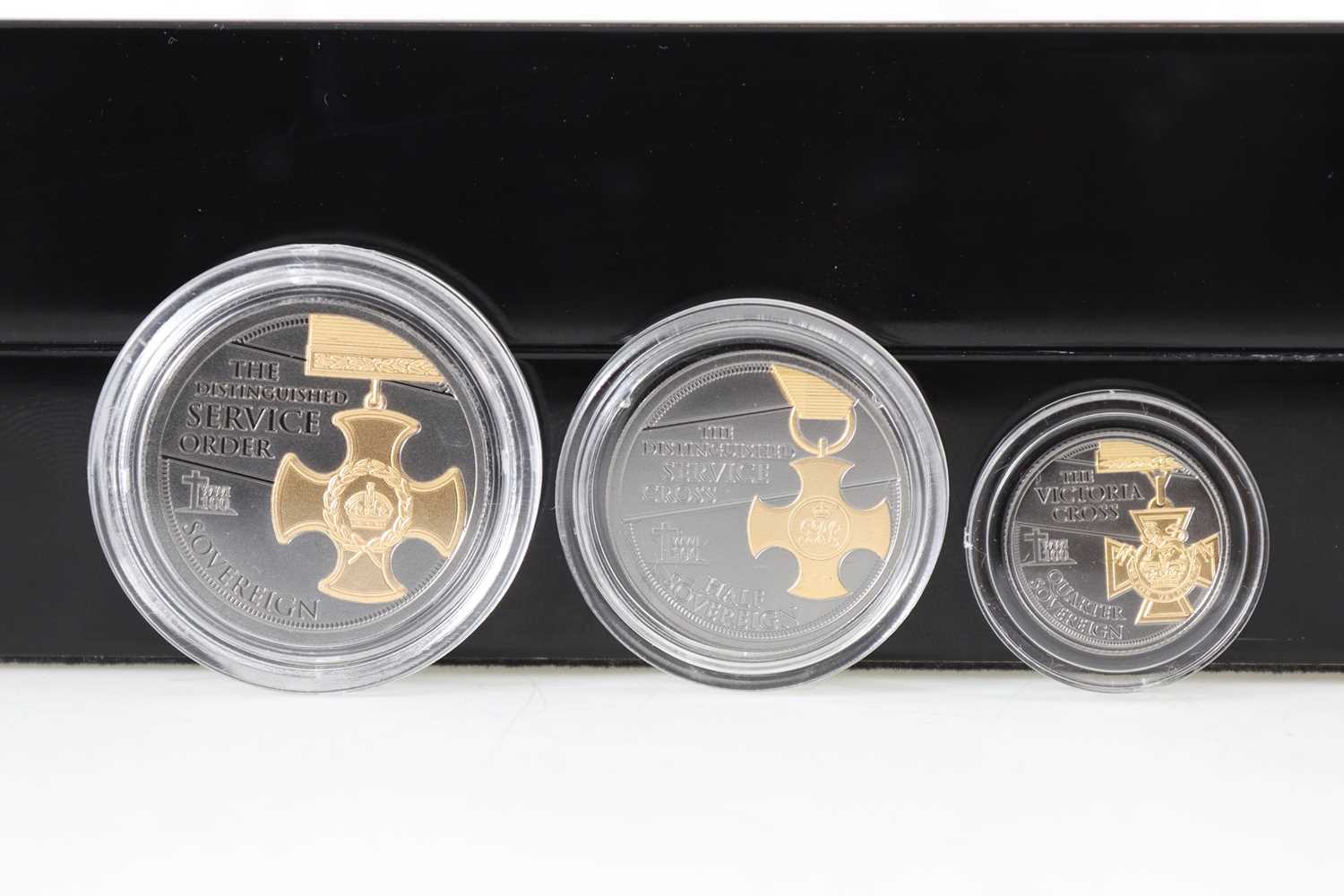 Lot 43 - ARMISTICE CENTENARY REMEMBRANCE GOLD GALLANTRY THREE COIN PRESTIGE SOVEREIGN SET 